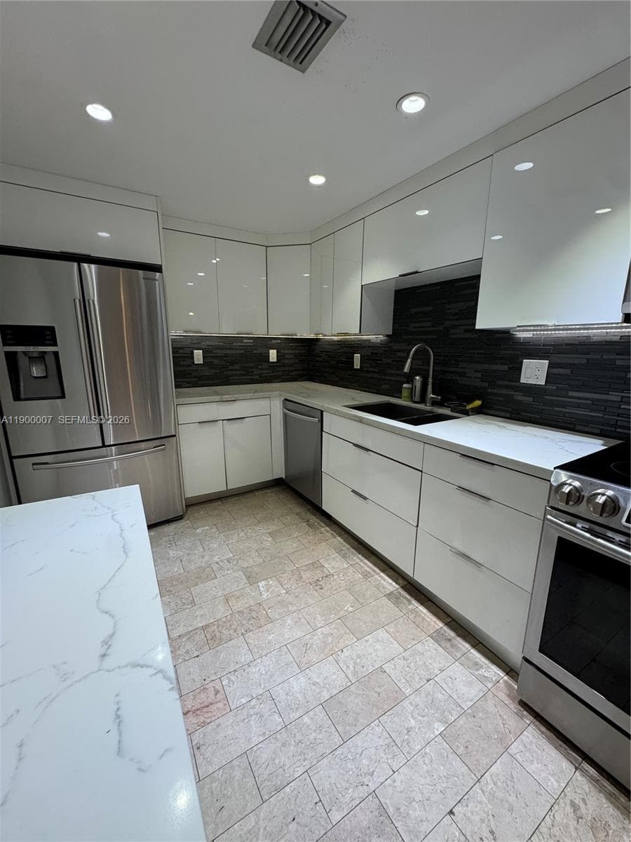 Olympus Towers · #1206 in Hallandale Beach - Photo 27