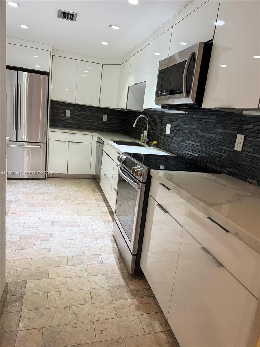 Olympus Towers · #1206 in Hallandale Beach - Photo 25