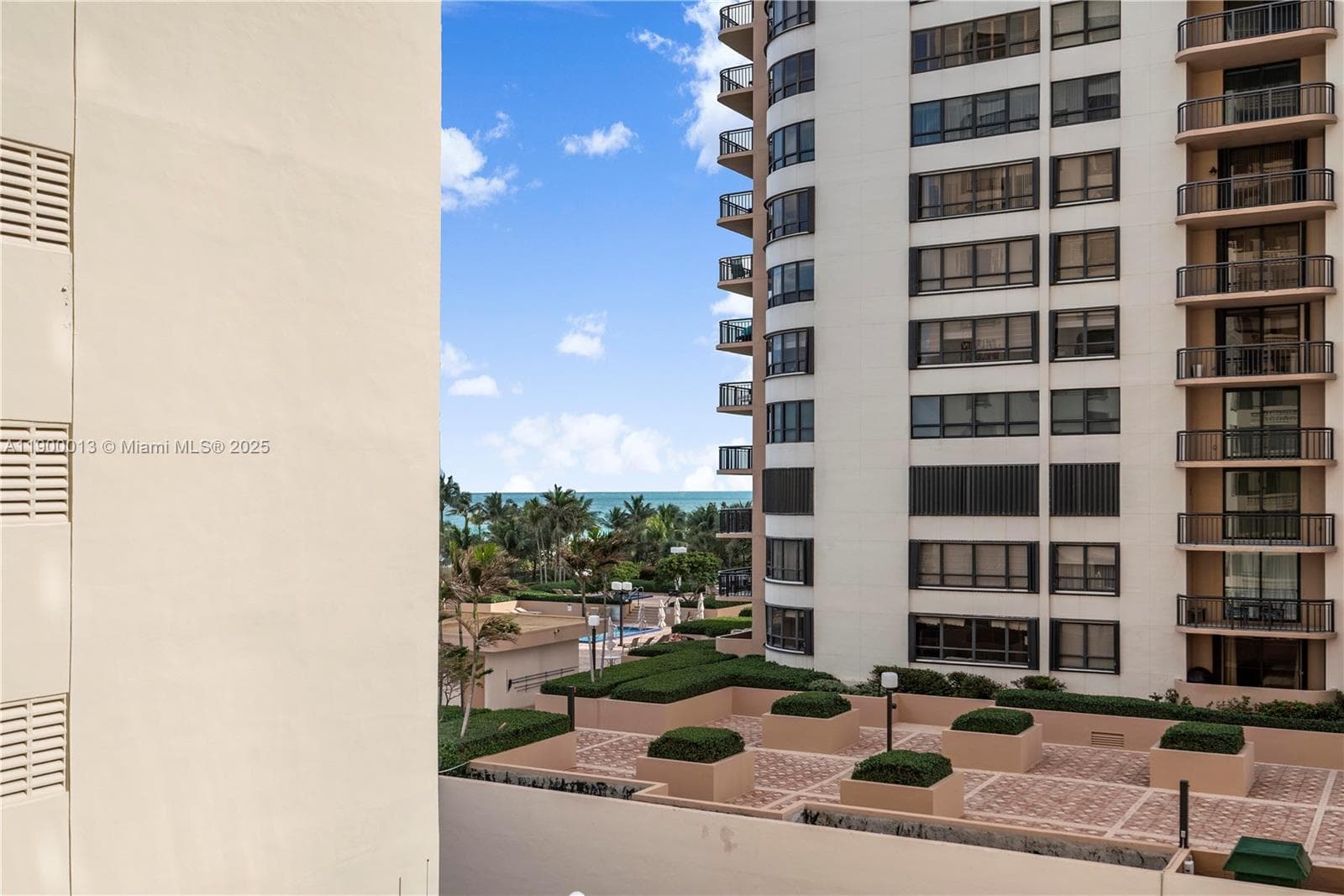 The Plaza Of Bal Harbour · #515 in Bal Harbour - Photo 16