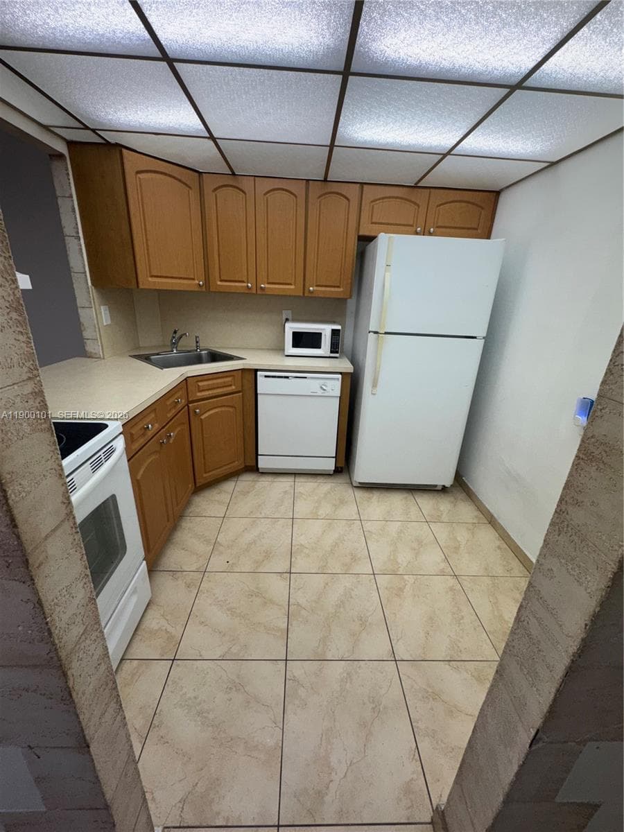 DESOTO PARK CONDO · #117 in Hallandale Beach - Photo 4