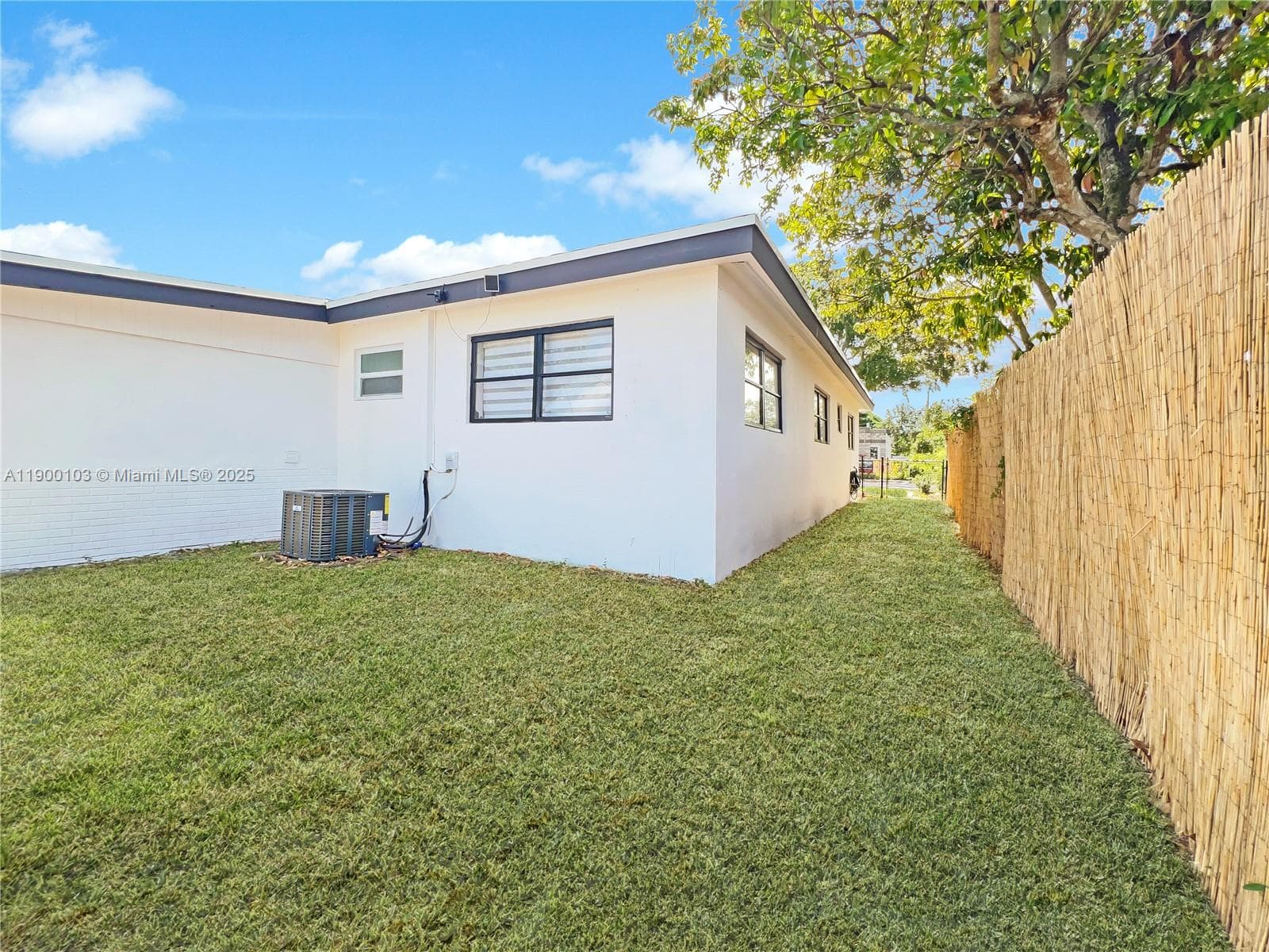 515 NW 30th Ter photo 40