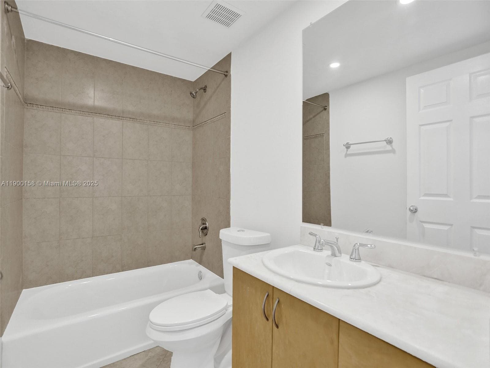 ISLAND POINTE CONDO · #PHN in Bay Harbor Islands - Photo 16