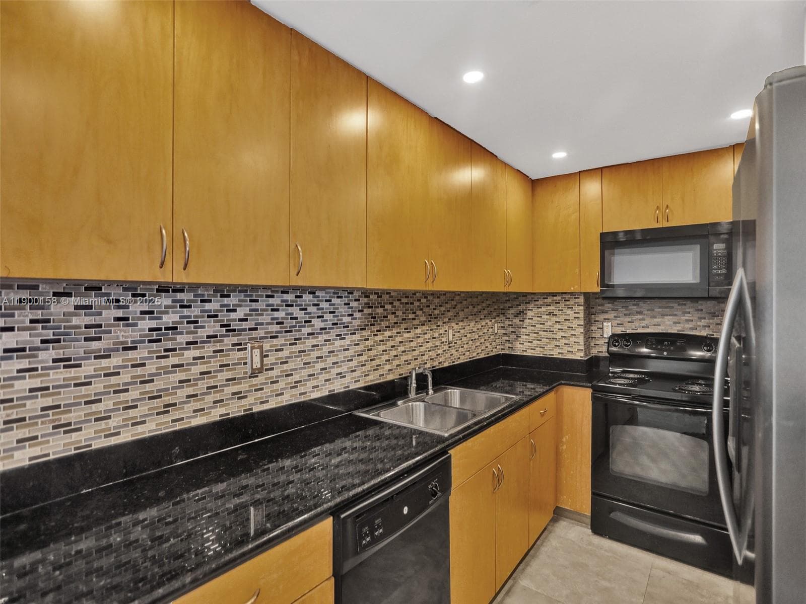 ISLAND POINTE CONDO · #PHN in Bay Harbor Islands - Photo 7