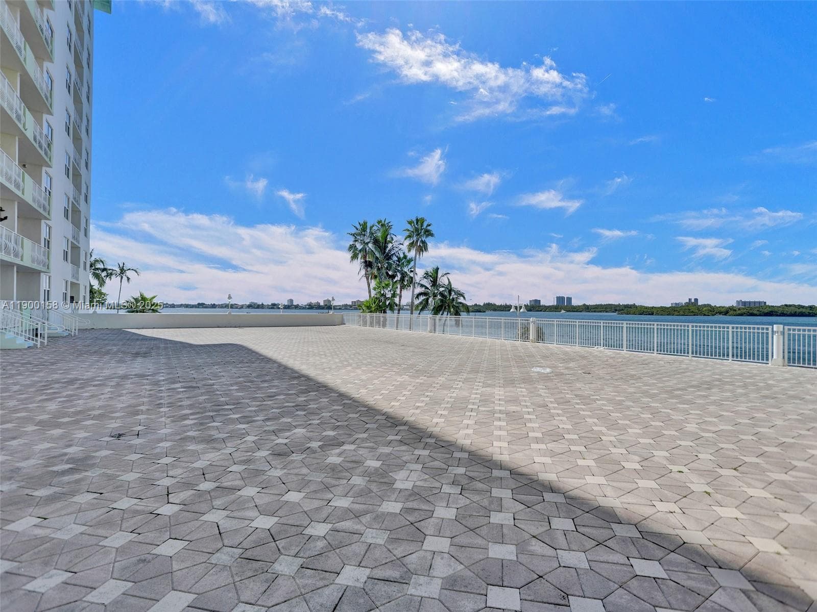 ISLAND POINTE CONDO · #PHN in Bay Harbor Islands - Photo 33