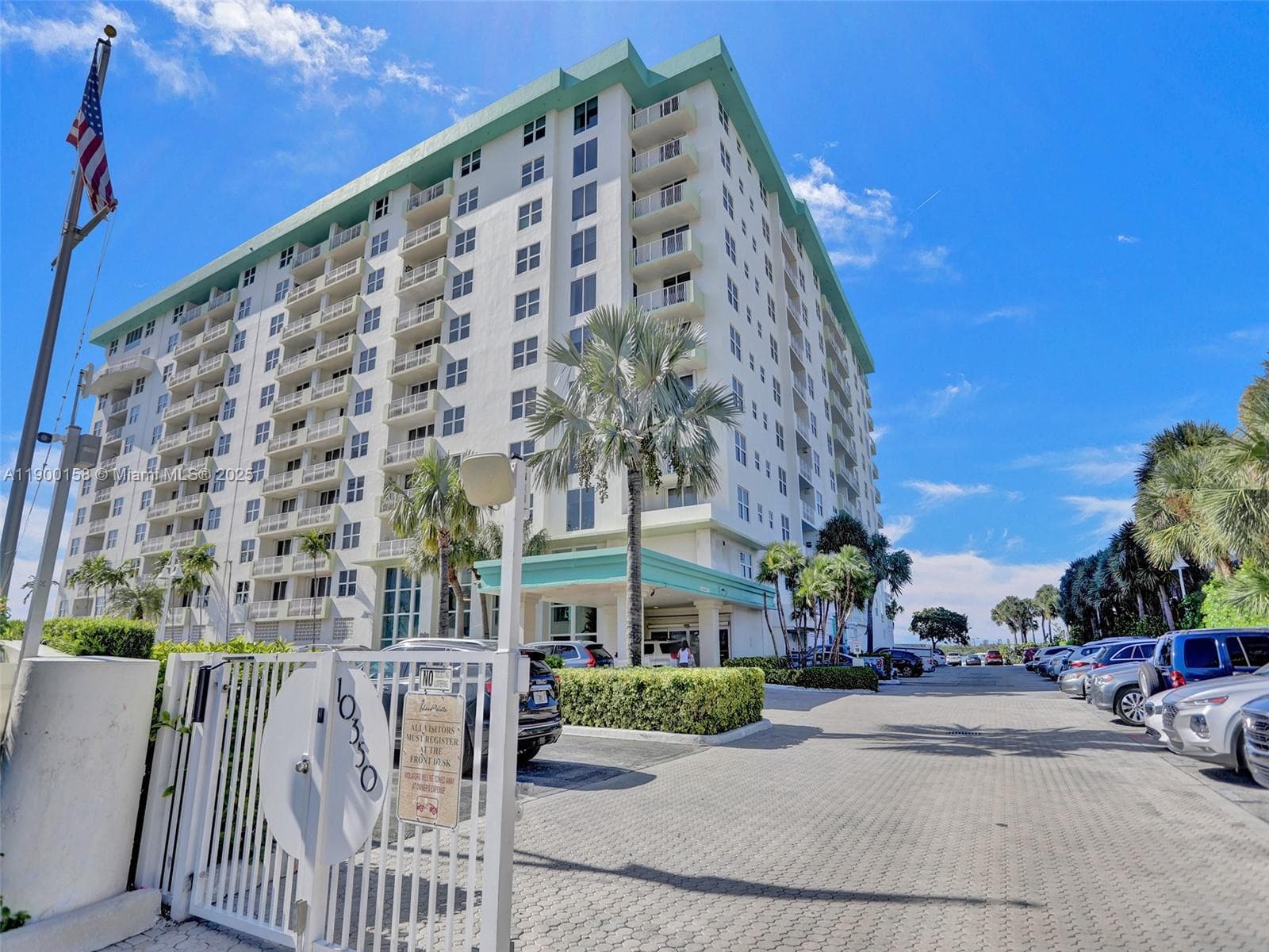 ISLAND POINTE CONDO · #PHN in Bay Harbor Islands - Photo 54