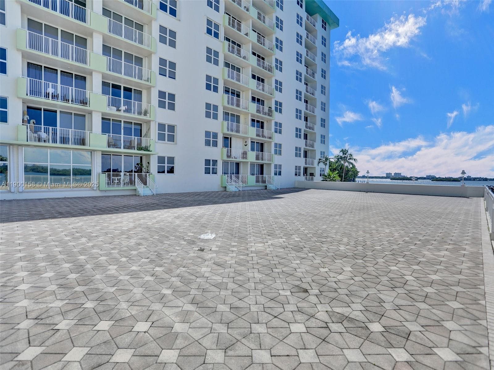 ISLAND POINTE CONDO · #PHN in Bay Harbor Islands - Photo 35