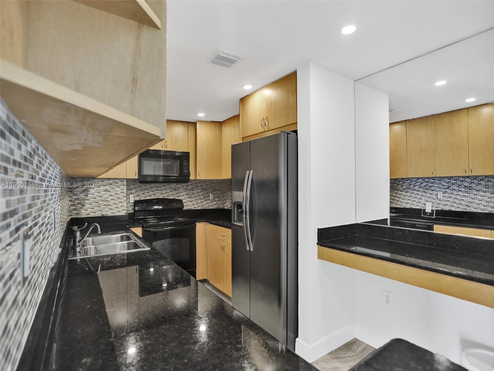 ISLAND POINTE CONDO · #PHN in Bay Harbor Islands - Photo 8
