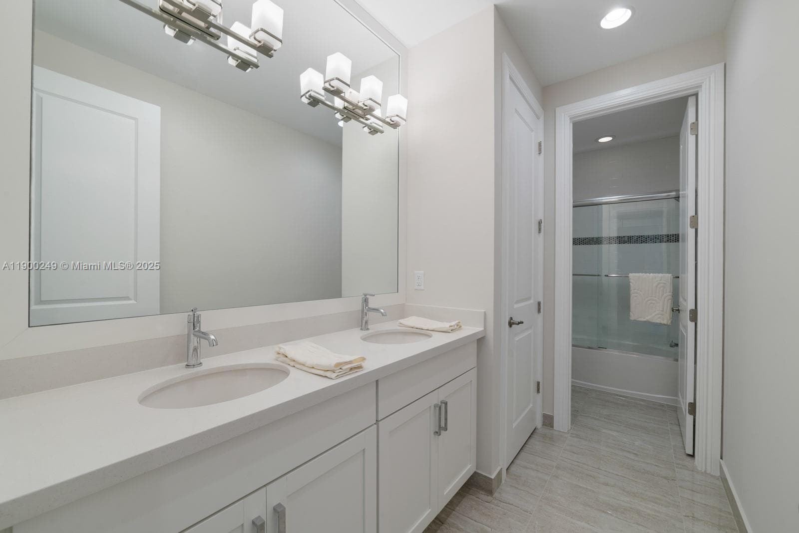 8445 E Watercrest Cir E photo 46