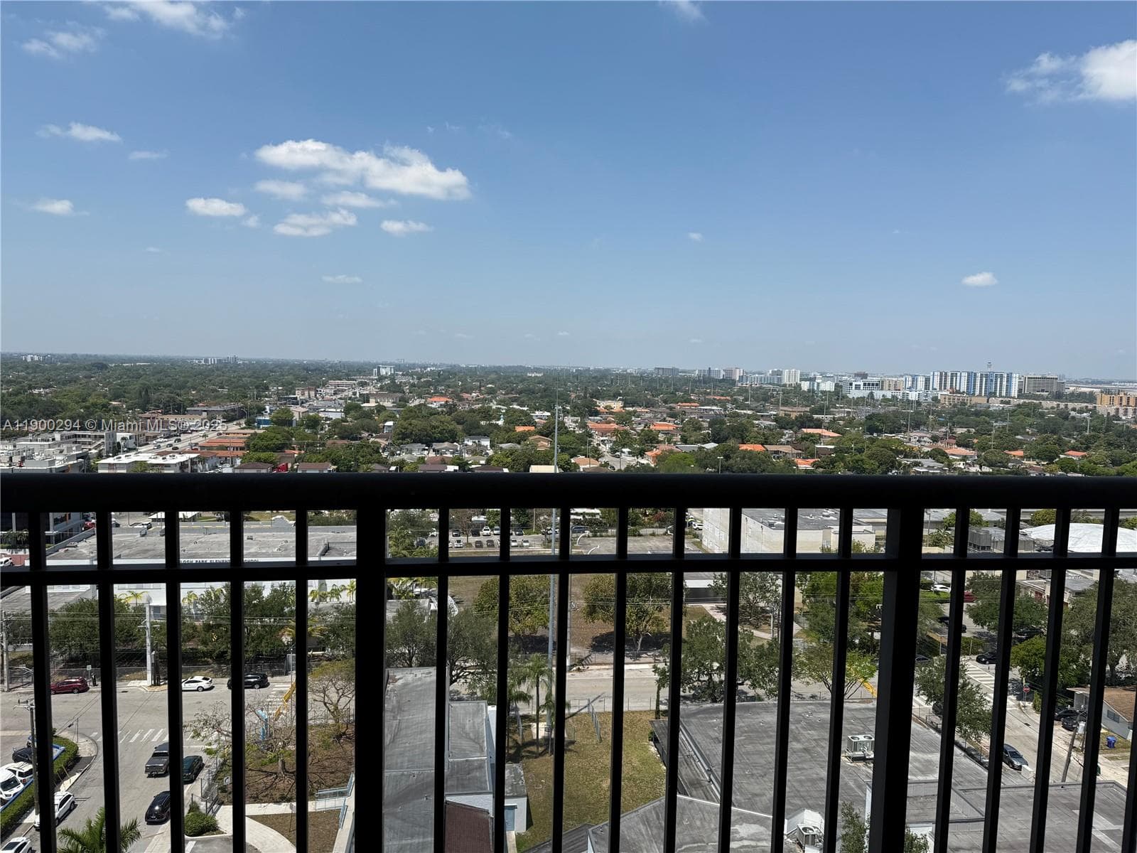 KEYSTONE PARK CONDO · #1613 in Miami - Photo 2