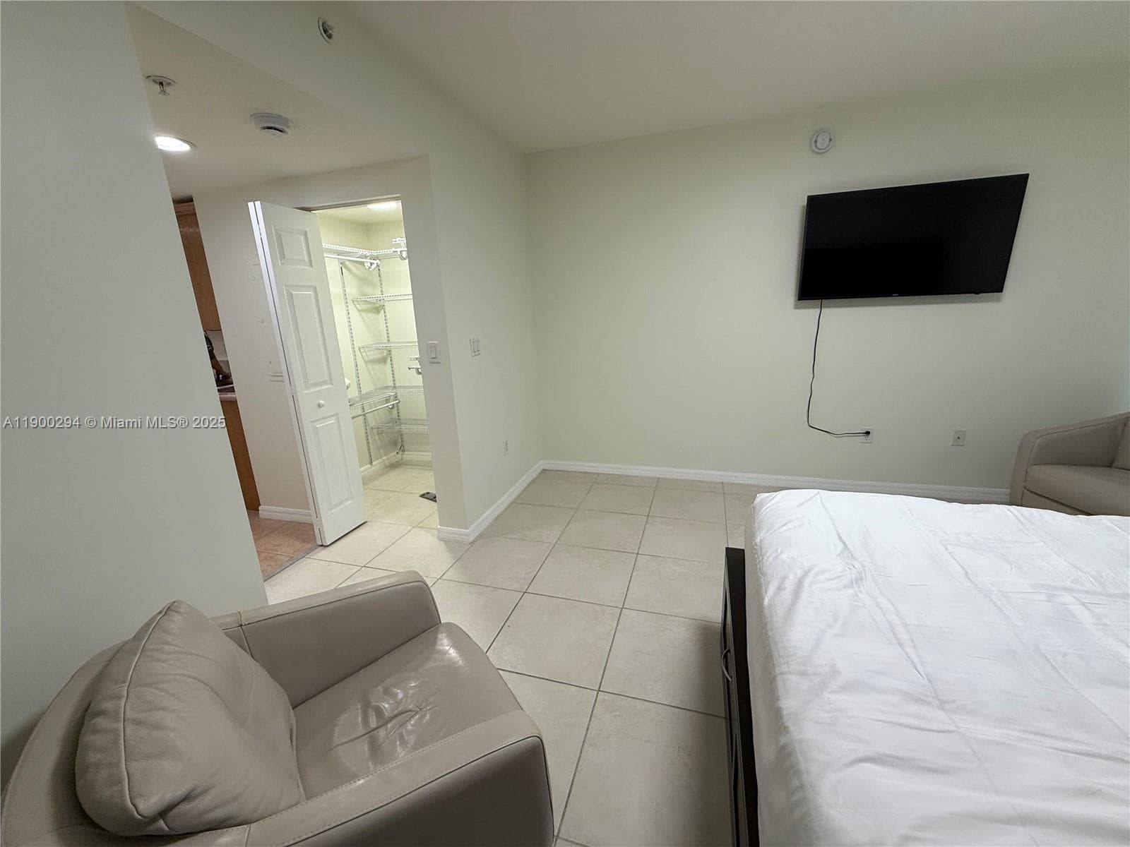 KEYSTONE PARK CONDO · #1613 in Miami - Photo 6