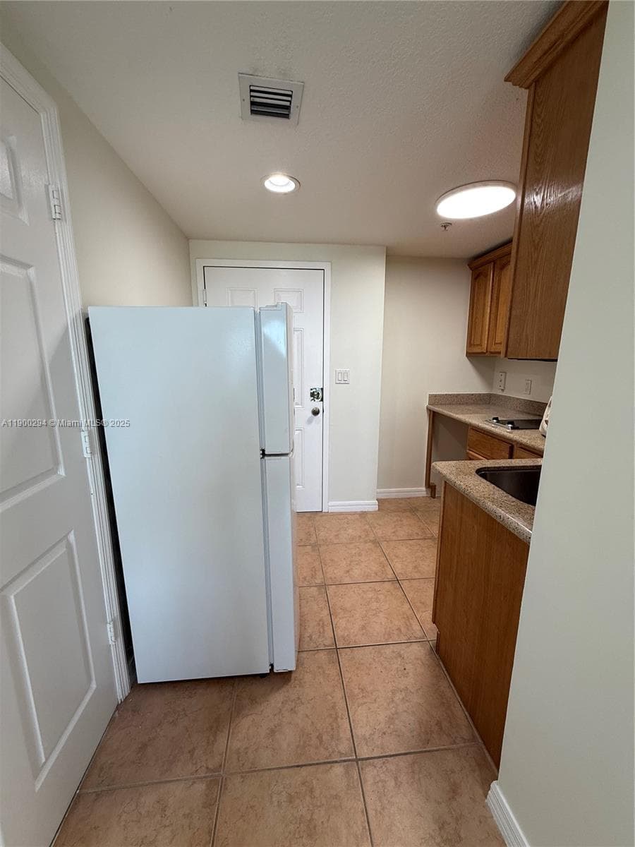 KEYSTONE PARK CONDO · #1613 in Miami - Photo 13