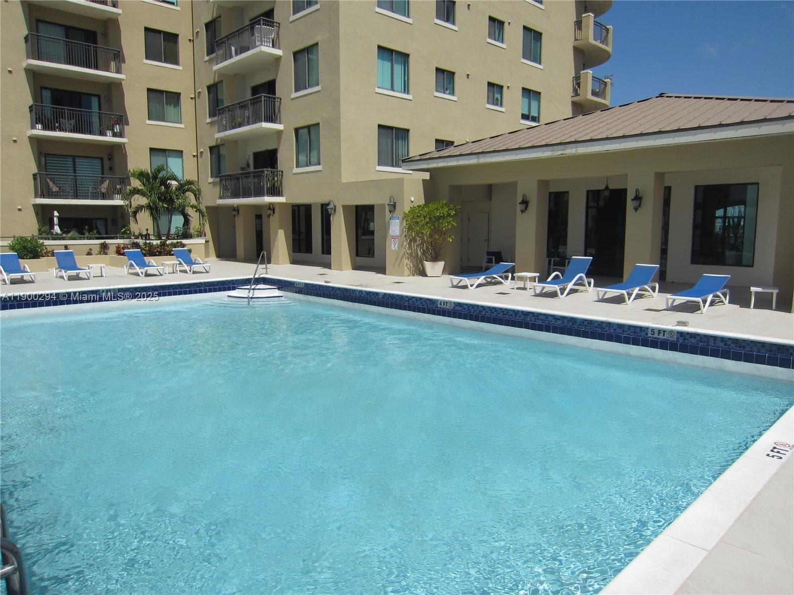 KEYSTONE PARK CONDO · #1613 in Miami - Photo 17