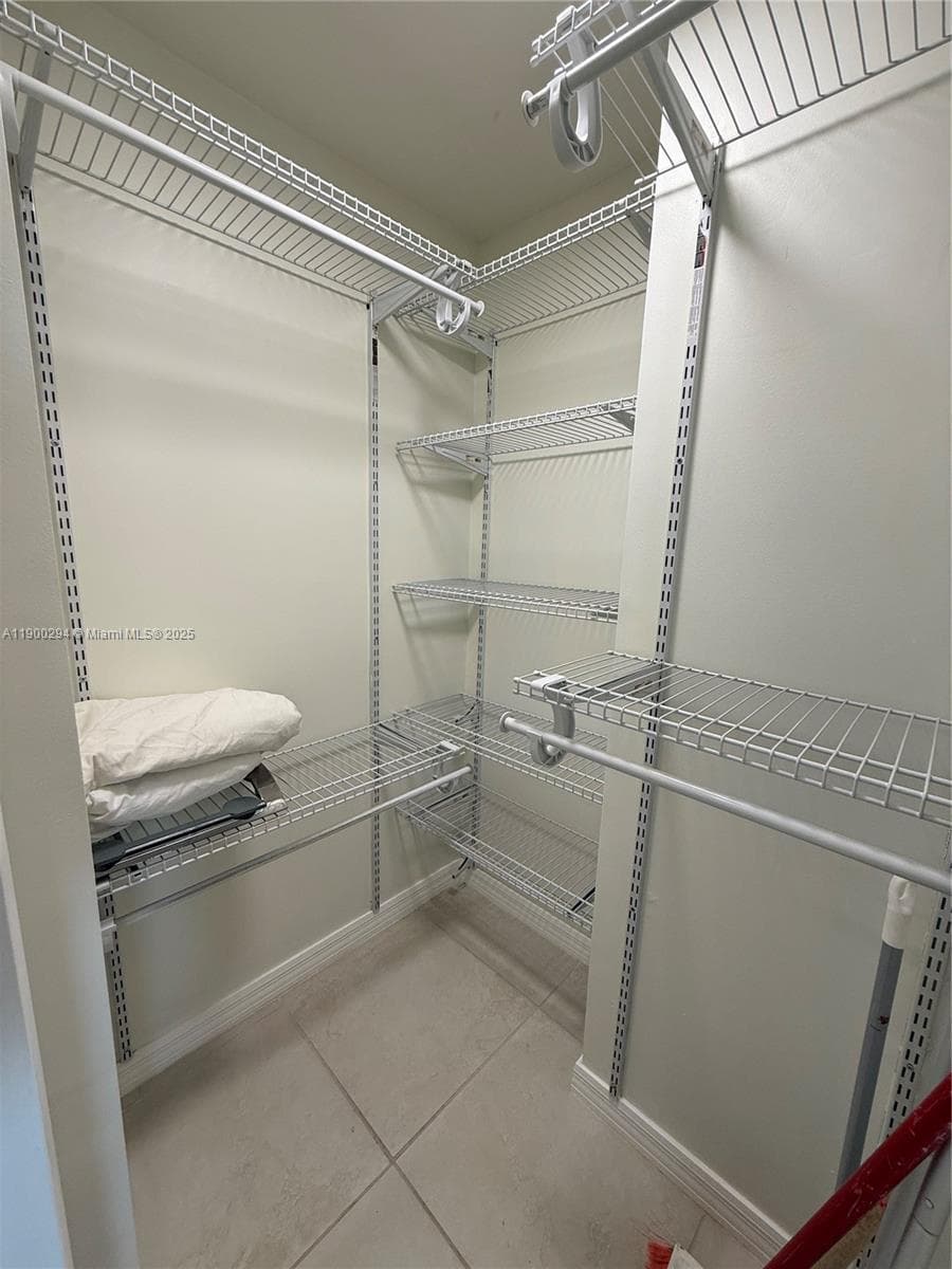 KEYSTONE PARK CONDO · #1613 in Miami - Photo 7