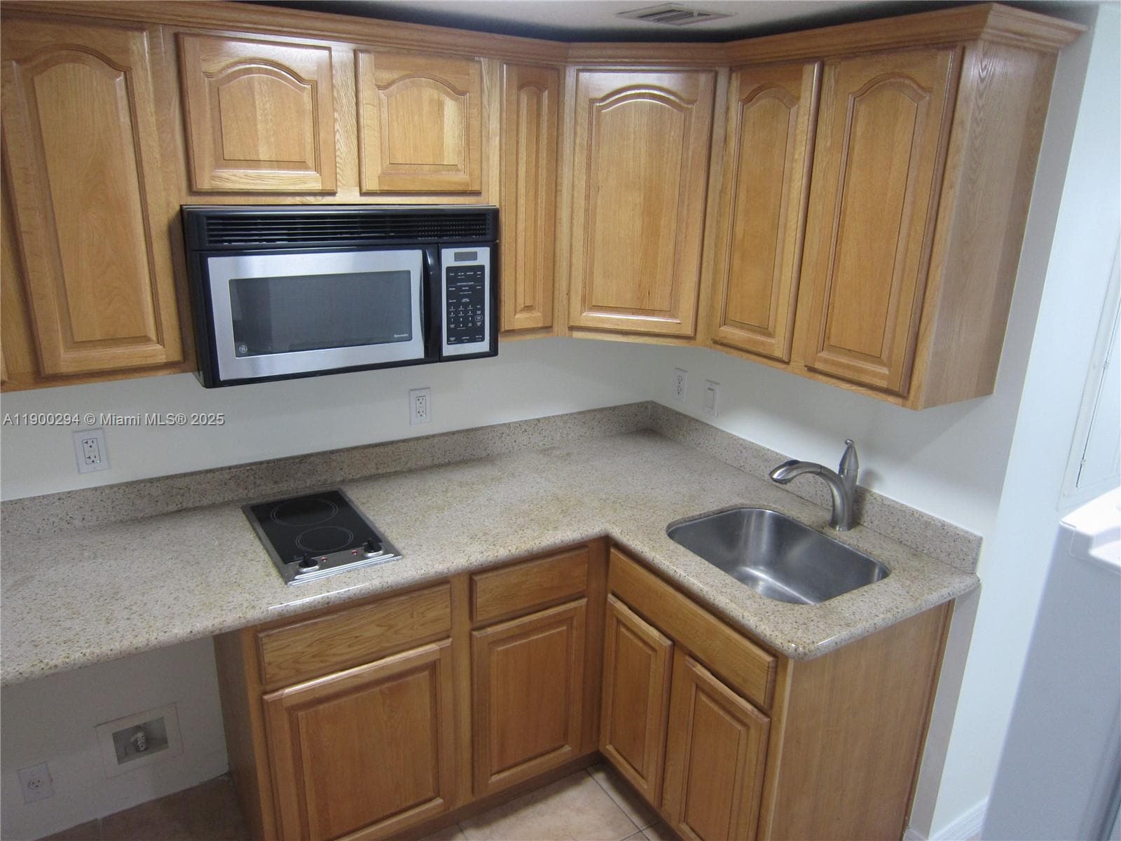KEYSTONE PARK CONDO · #1613 in Miami - Photo 10
