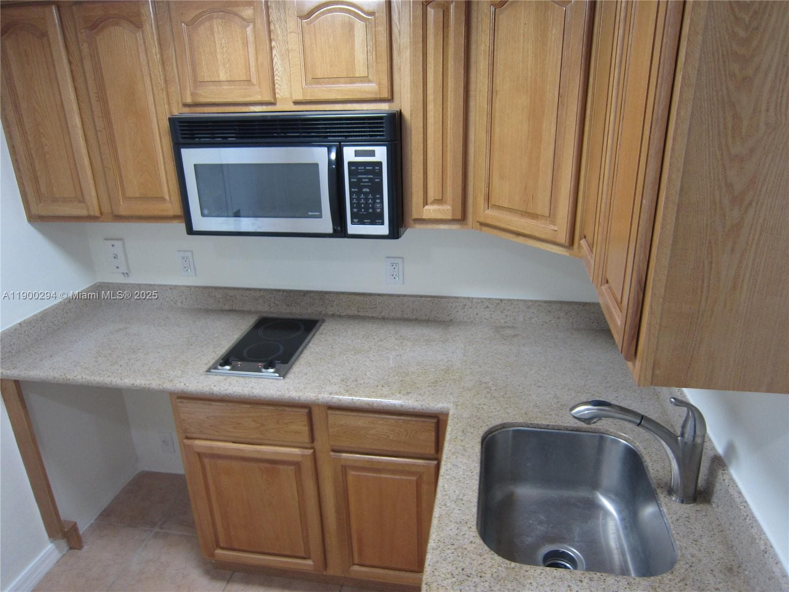 KEYSTONE PARK CONDO · #1613 in Miami - Photo 11
