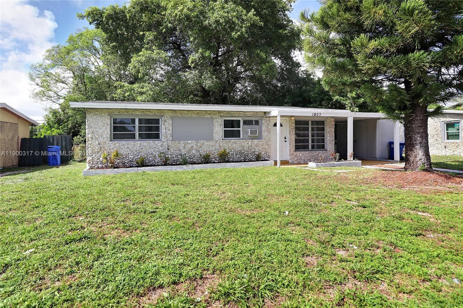 1807 NW 15th Ave photo 2