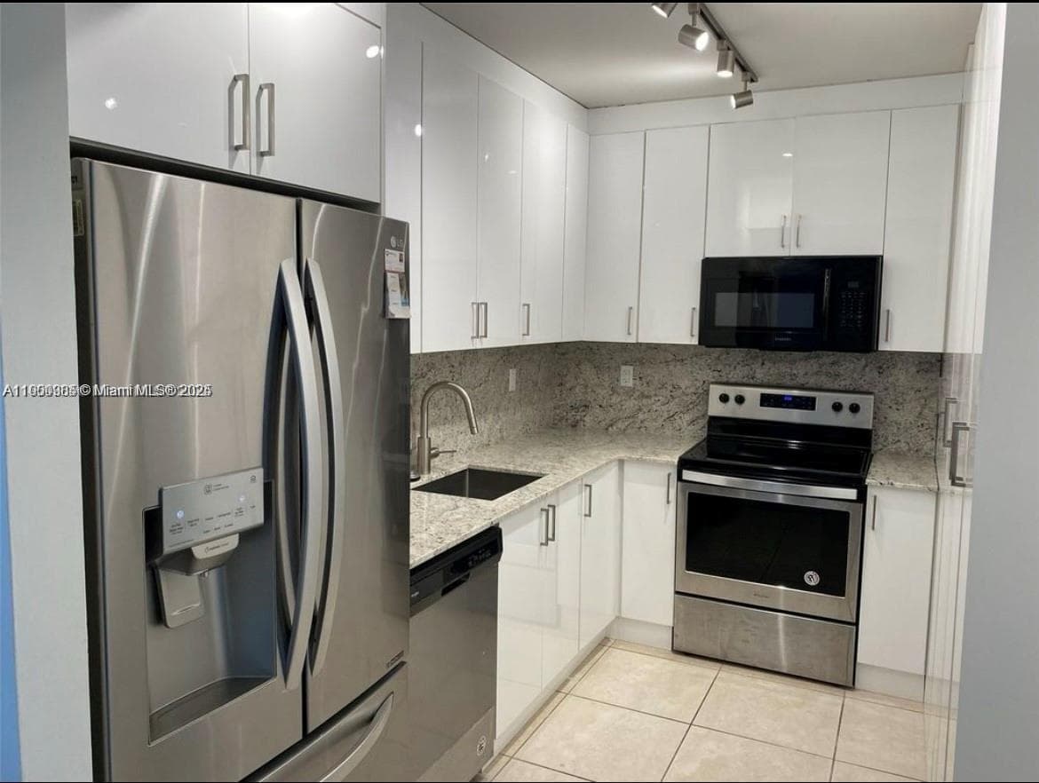 the hemispheres · #5B in Hallandale Beach - Photo 2