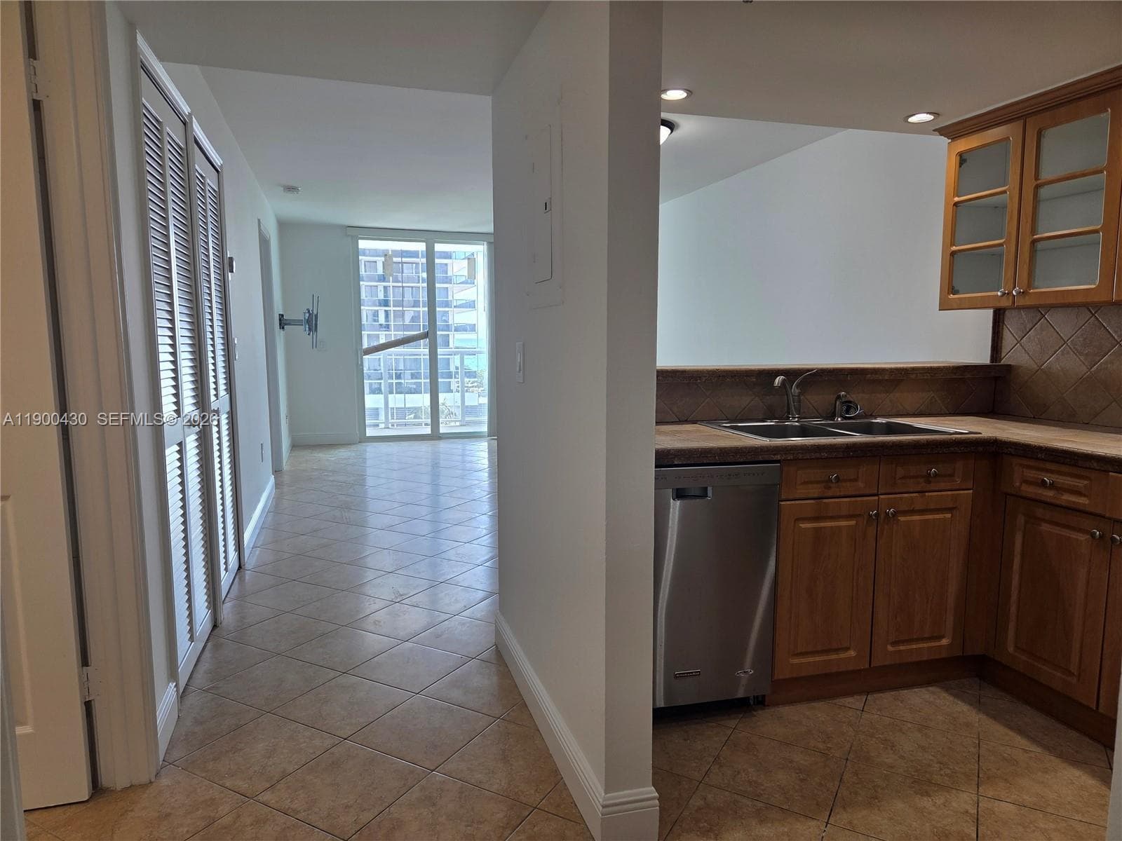 LA RIVE GAUCHE CONDO · #806 in Miami Beach - Photo 4