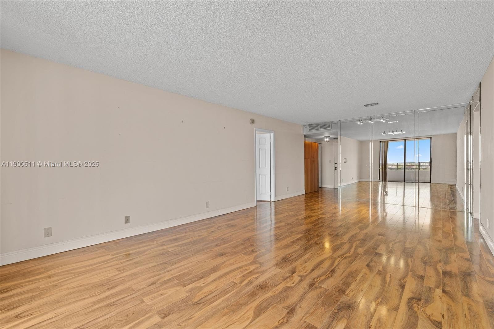 High Ceilings with Tons of Space to enjoy