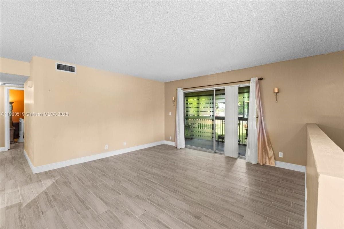 OAKLAND FOREST CLUB · #204 in Oakland Park - Photo 9