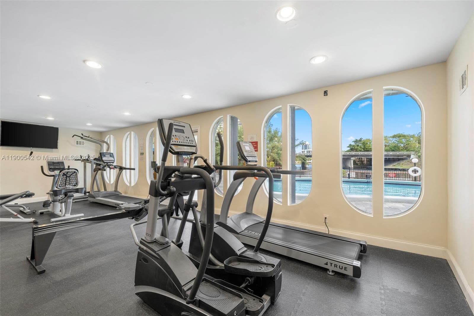 FAIRWAYS RIVIERA CONDO · #518 in Hallandale Beach - Photo 5