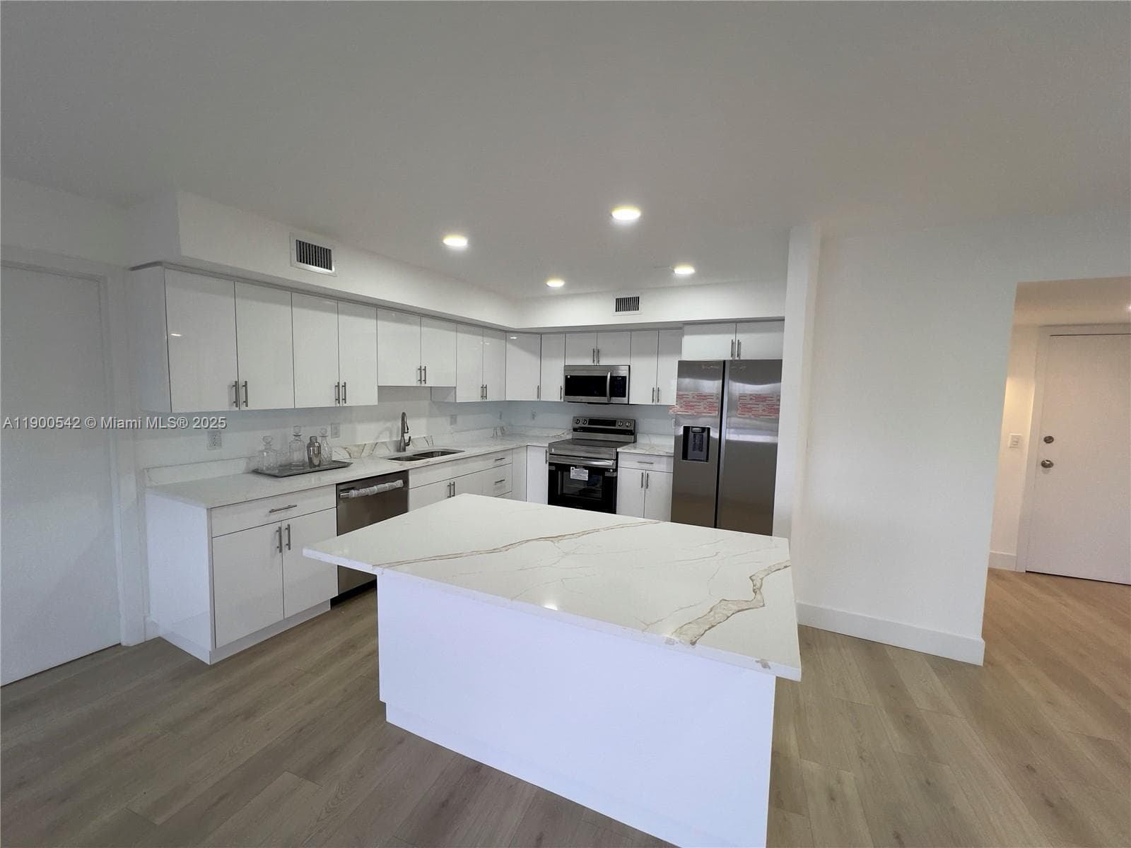 FAIRWAYS RIVIERA CONDO · #518 in Hallandale Beach - Photo 8
