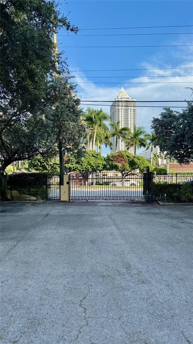 PINE TREE PLACE CONDO · #204 in Miami Beach - Photo 6
