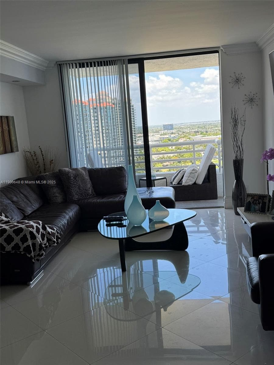 parc Central Aventura Eas · #PH01 in Aventura - Photo 9
