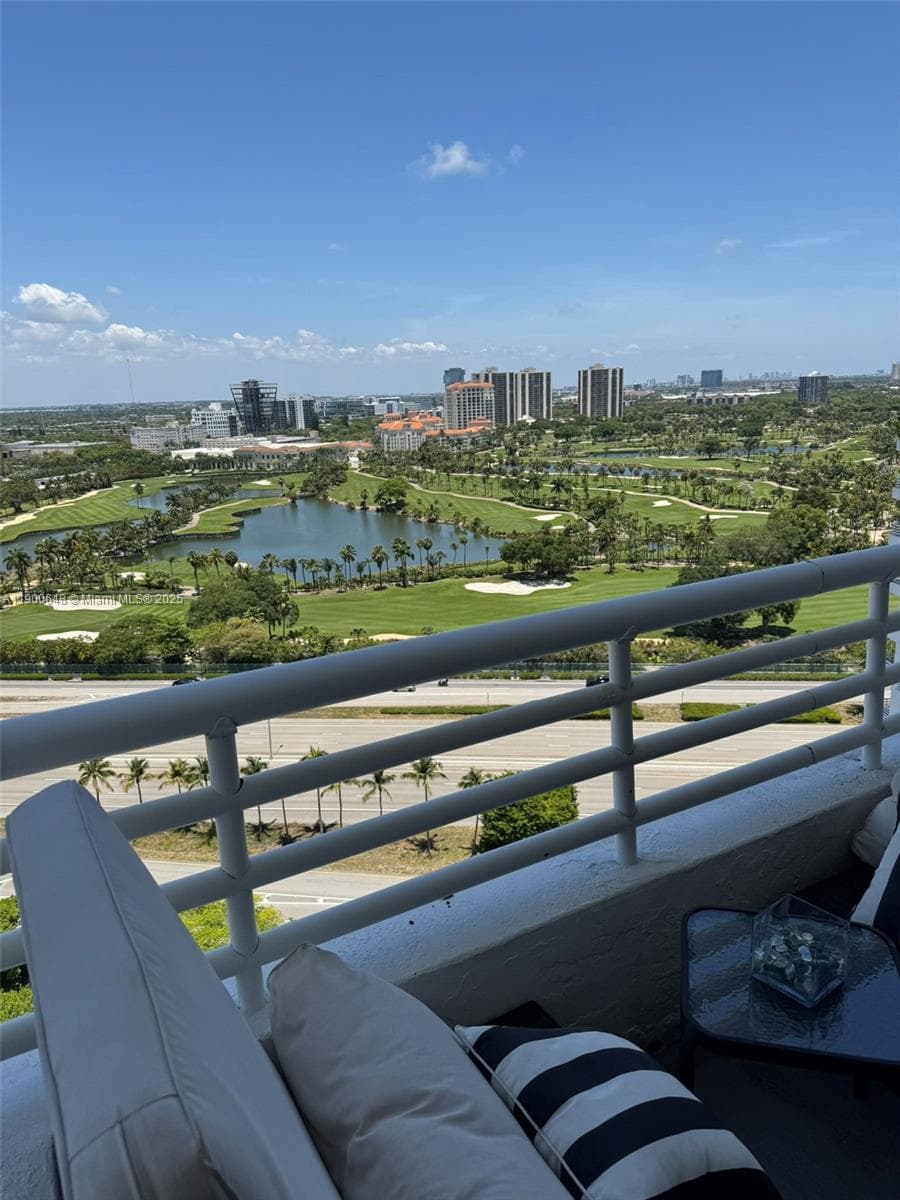 parc Central Aventura Eas · #PH01 in Aventura - Photo 18