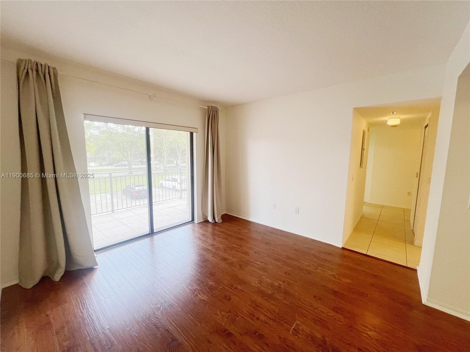 KEYSTONE COURTS CONDO · #W206 in Miami - Photo 9