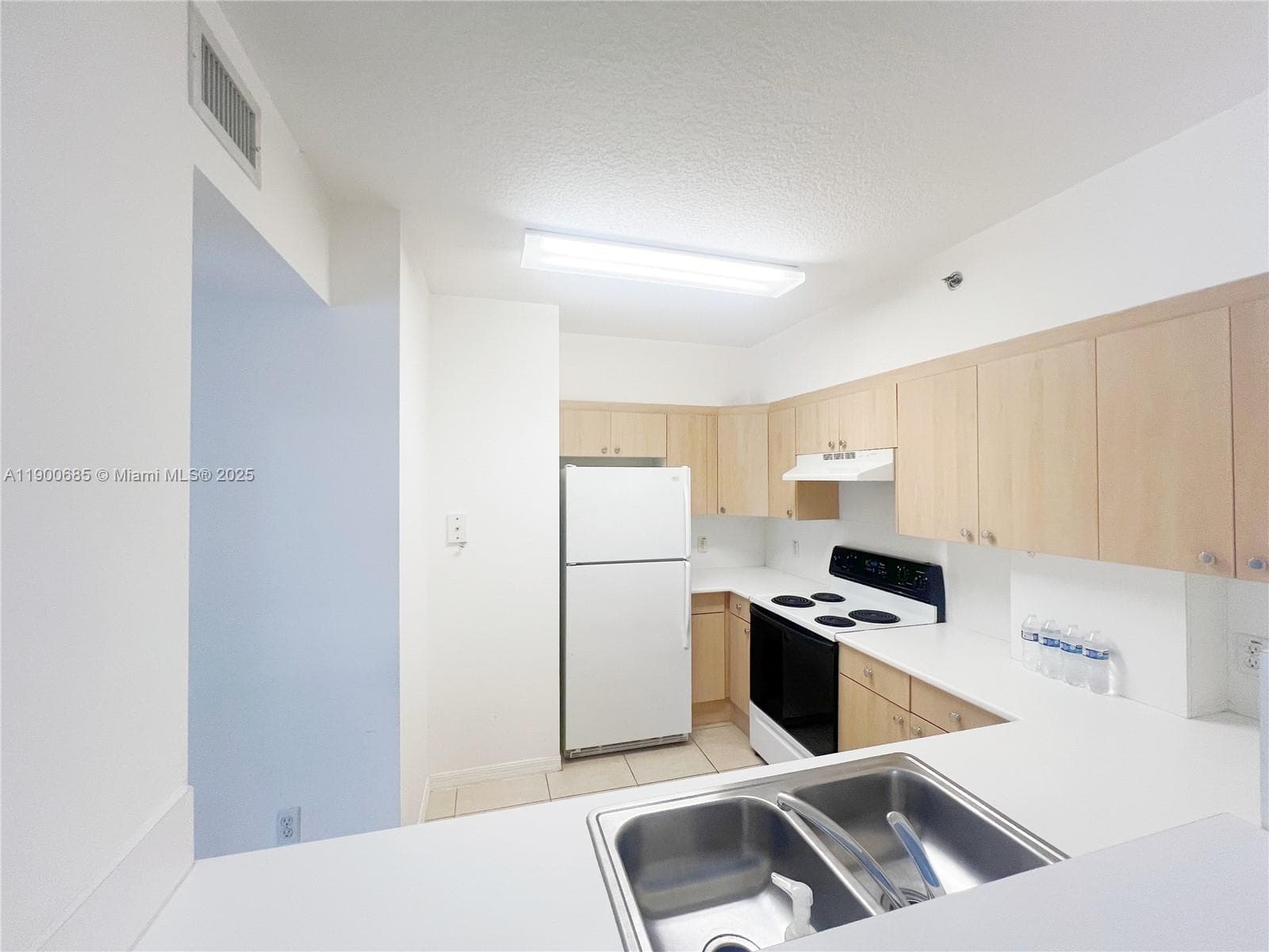 KEYSTONE COURTS CONDO · #W206 in Miami - Photo 14