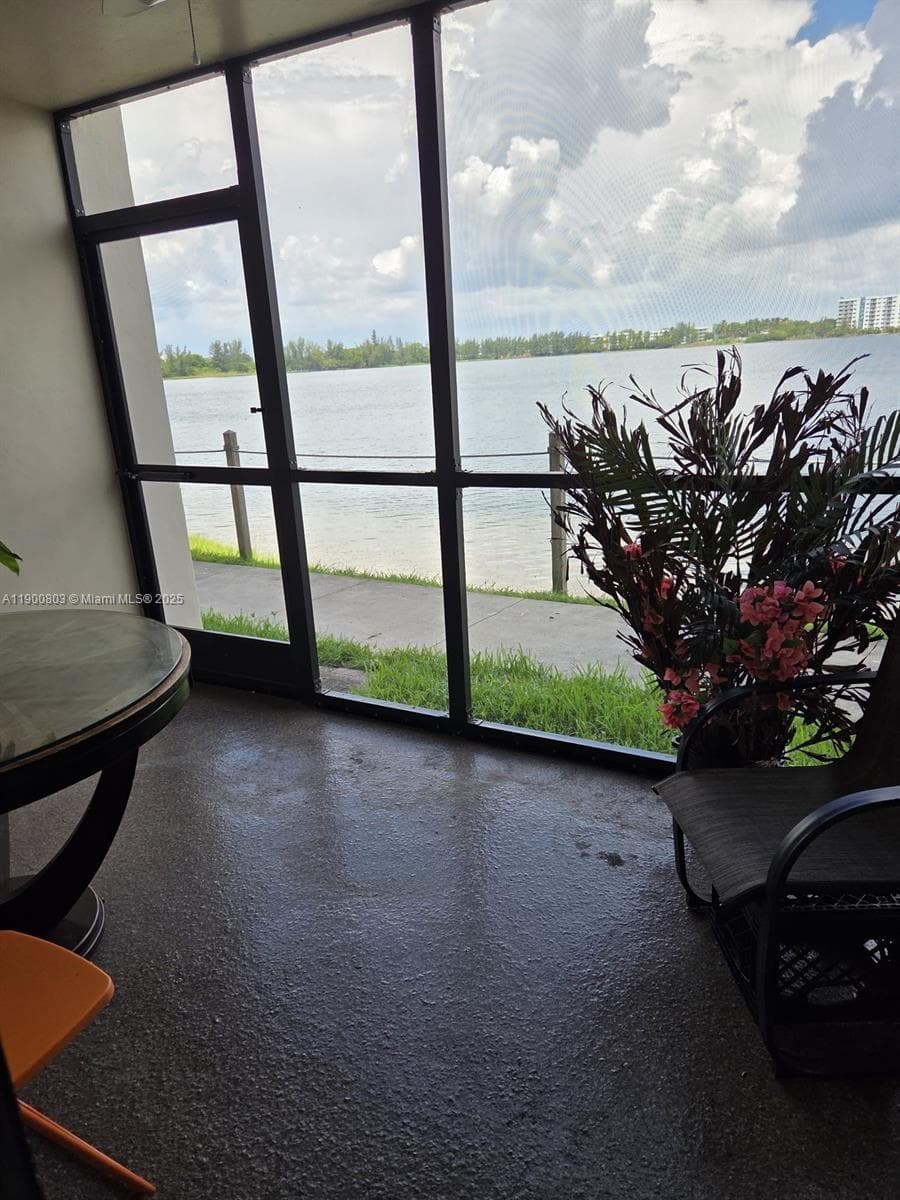 LAKE EMERALD · #109 in Oakland Park - Photo 1