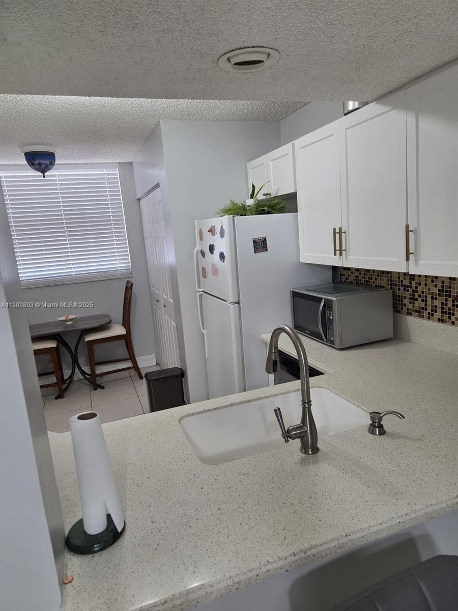 LAKE EMERALD · #109 in Oakland Park - Photo 11