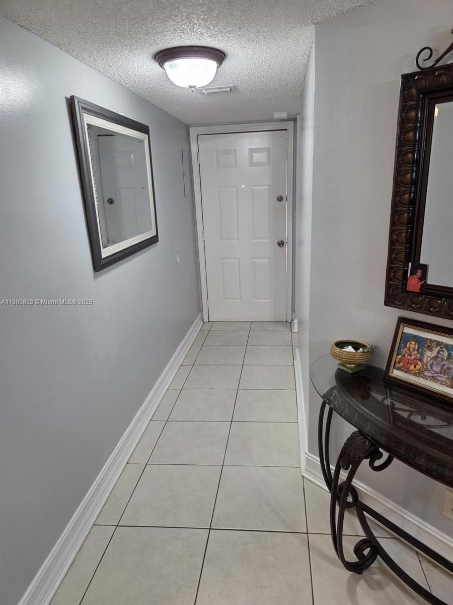 LAKE EMERALD · #109 in Oakland Park - Photo 4