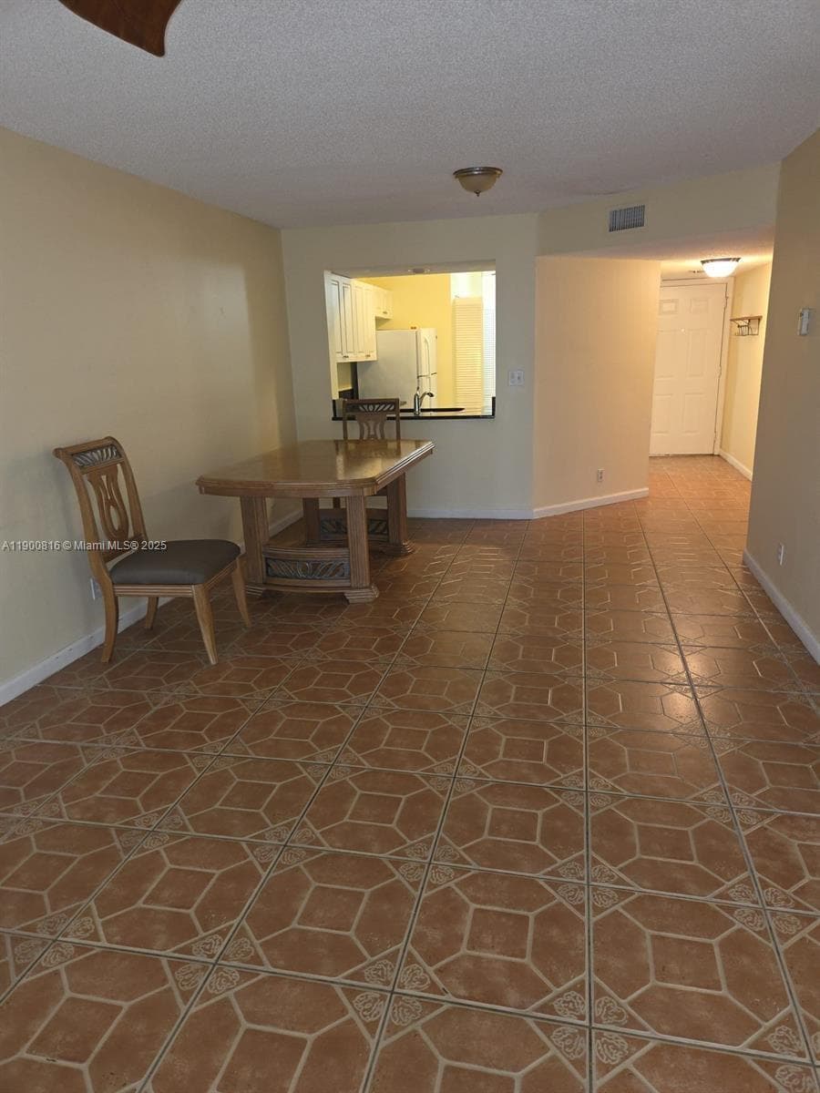 LAKE EMERALD · #108 in Oakland Park - Photo 2