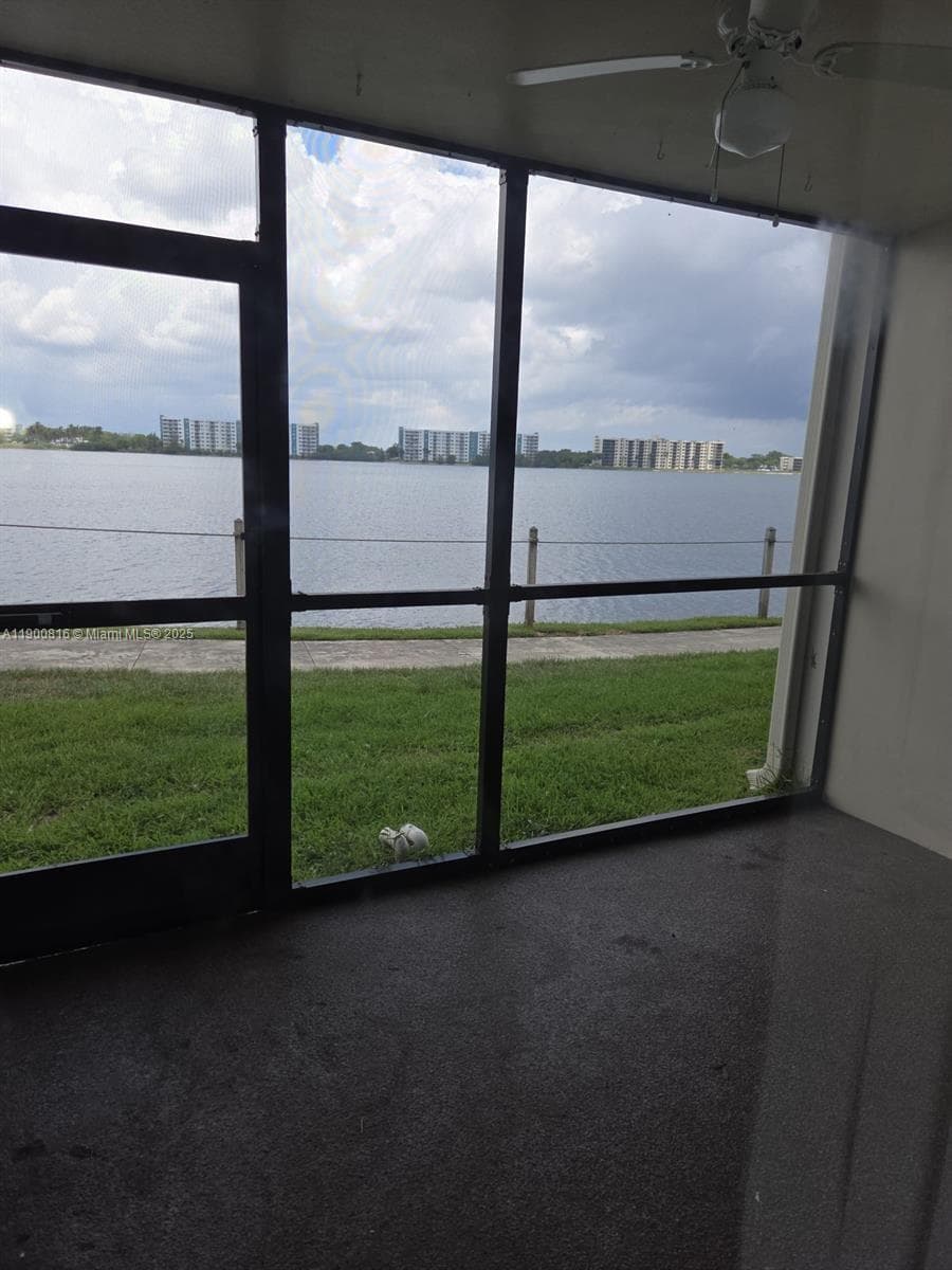 LAKE EMERALD · #108 in Oakland Park - Photo 1