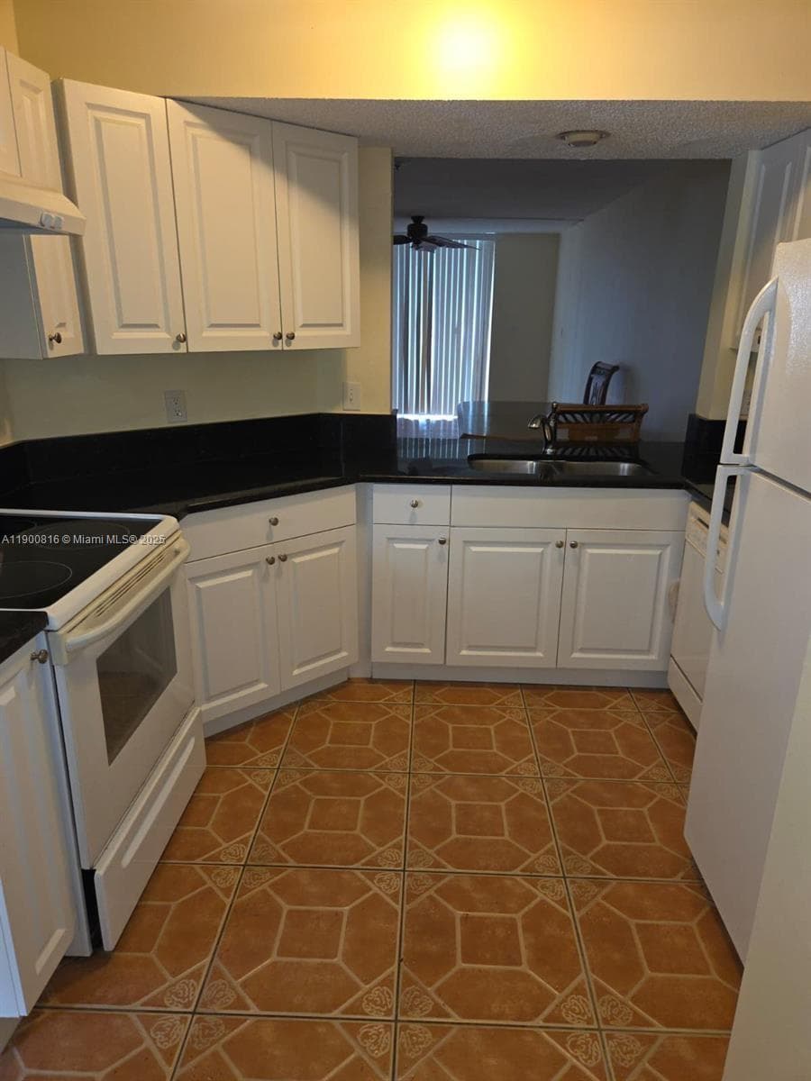 LAKE EMERALD · #108 in Oakland Park - Photo 5