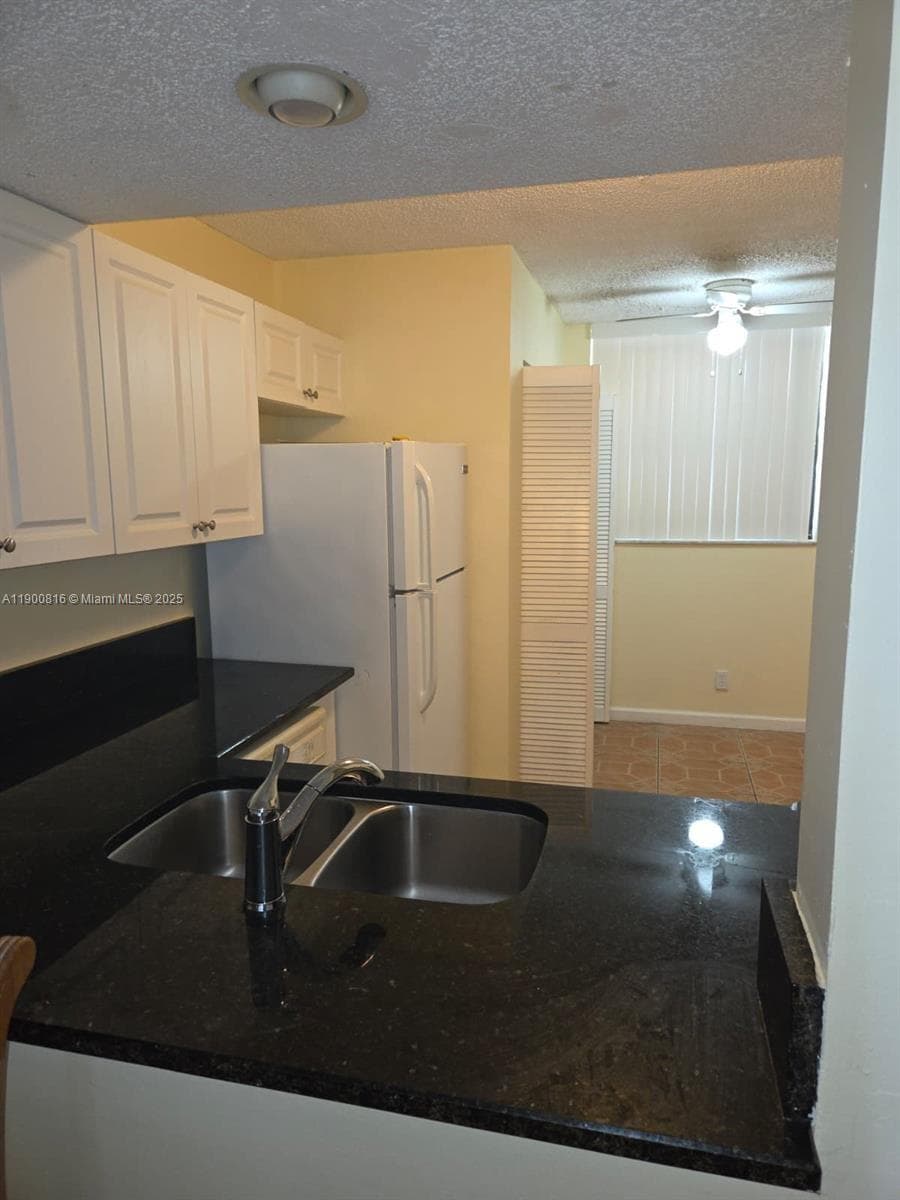 LAKE EMERALD · #108 in Oakland Park - Photo 4