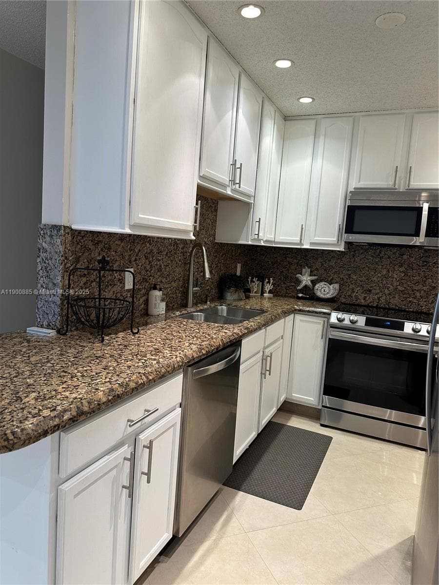 IMPERIAL POINT COLONNADES · #2304 in Fort Lauderdale - Photo 4