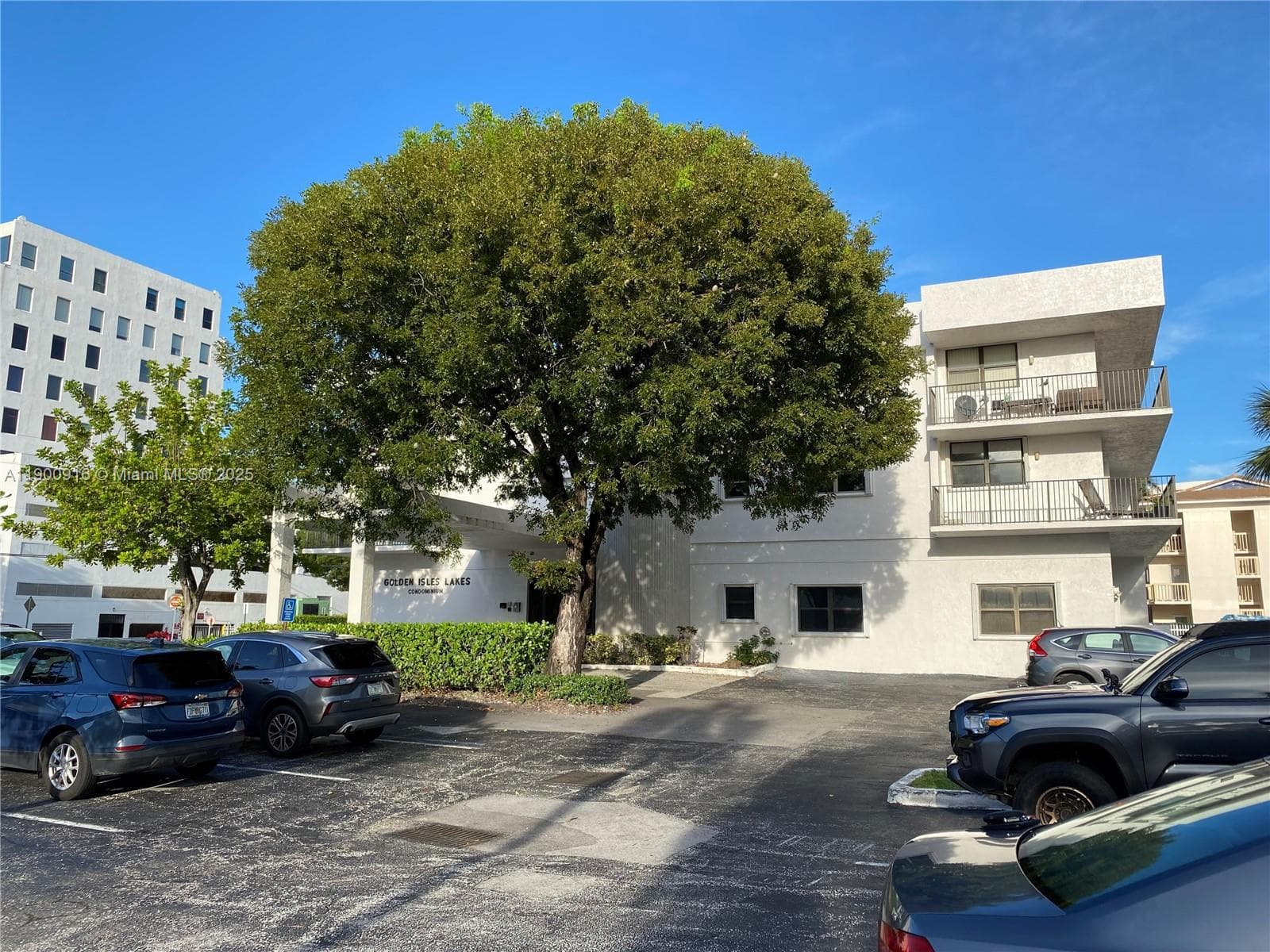 Golden isles Lakes Condo · #3D in Hallandale Beach - Photo 1