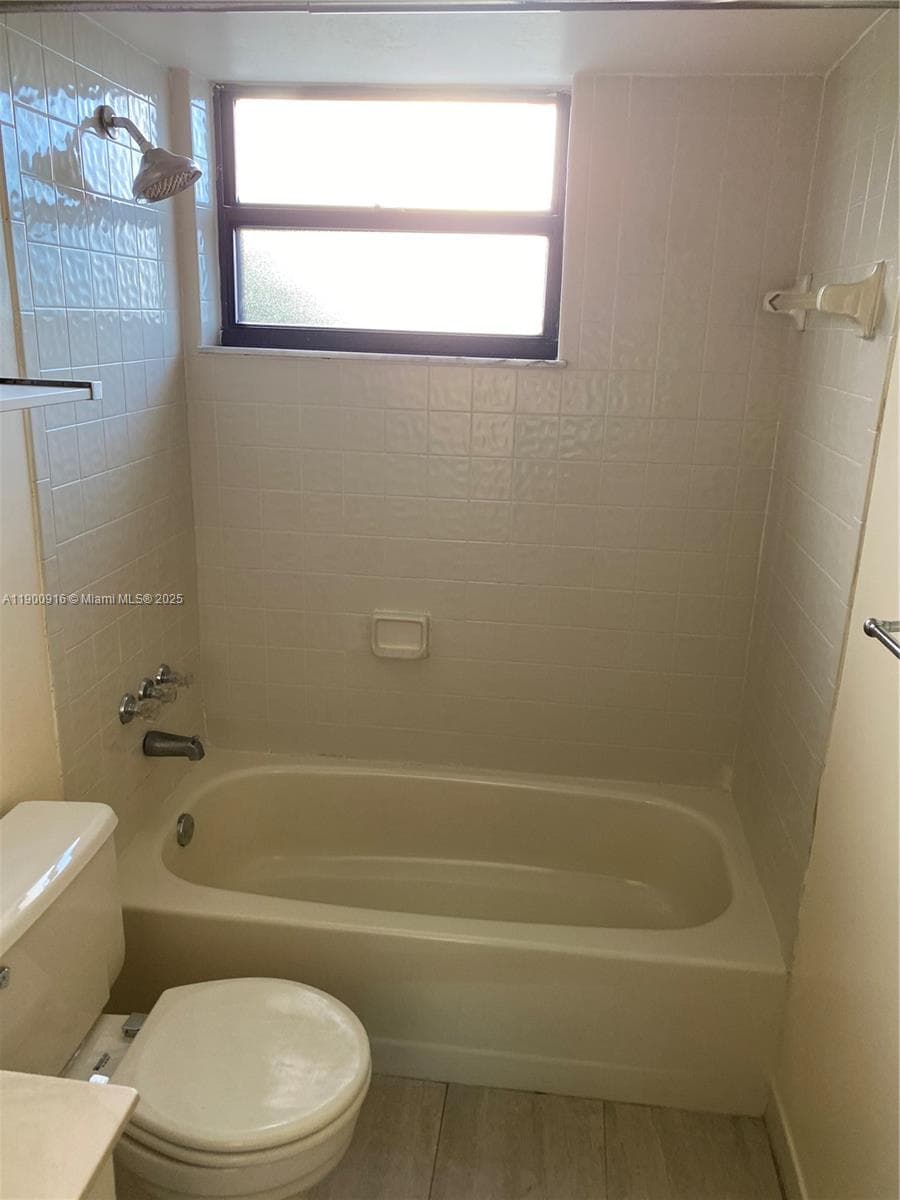 Golden isles Lakes Condo · #3D in Hallandale Beach - Photo 9