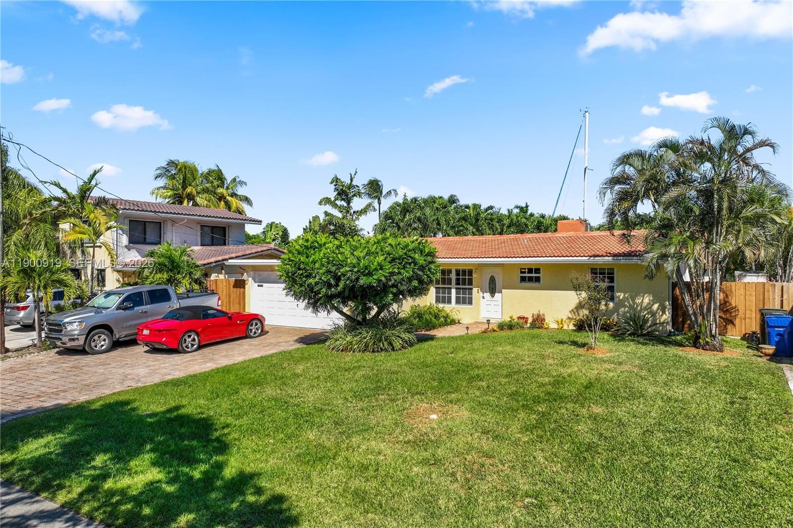 1625 SW 5th Ct photo 2