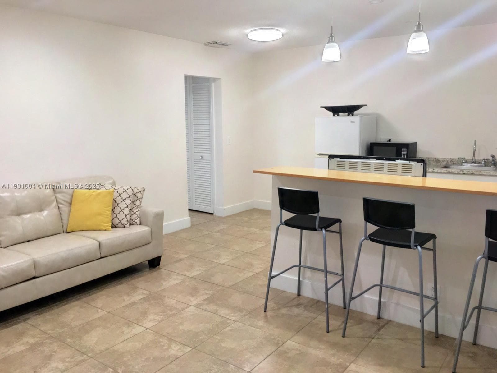 JACKSON ARMS APT CONDO · #104 in Hollywood - Photo 2
