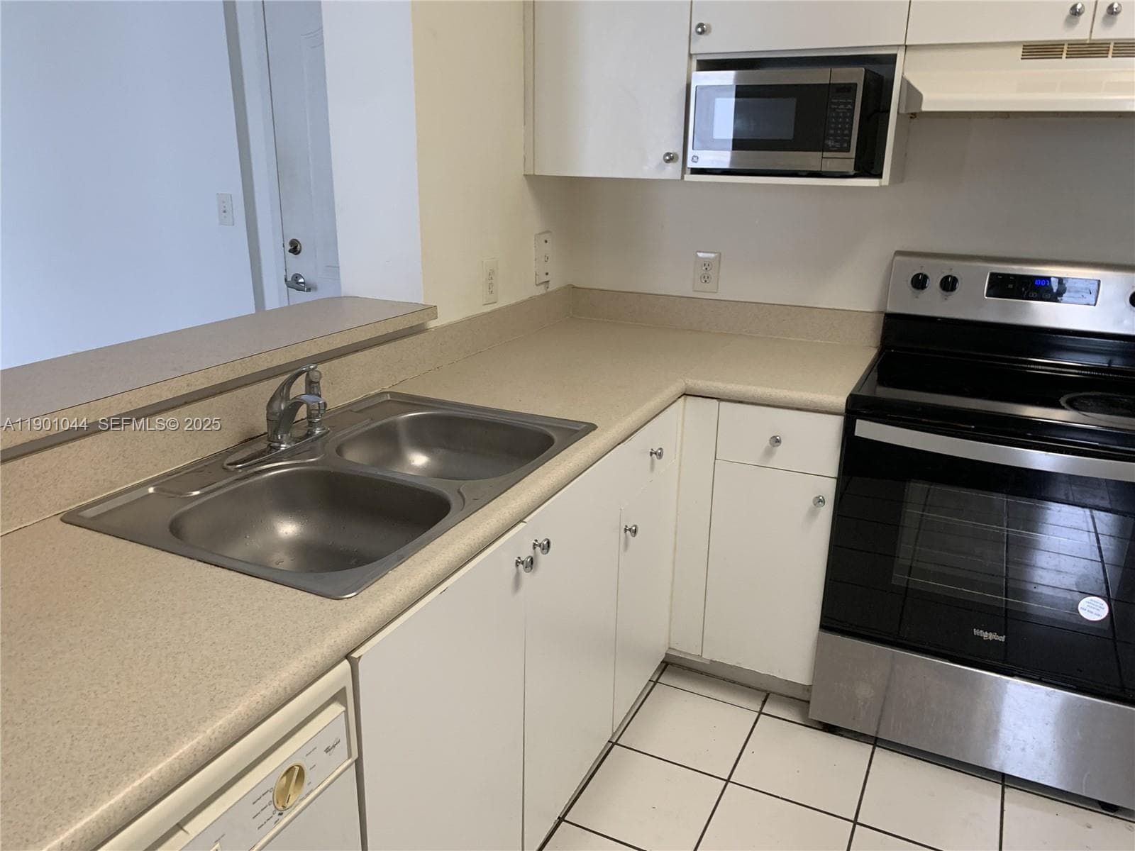 BLUE LAGOON CONDO · #PH-10 in Miami - Photo 12