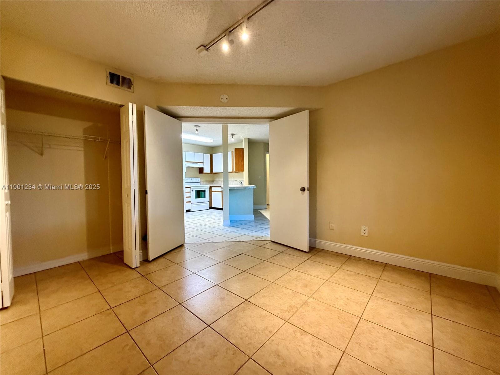 Windward Lakes · #F101 in Pompano Beach - Photo 9