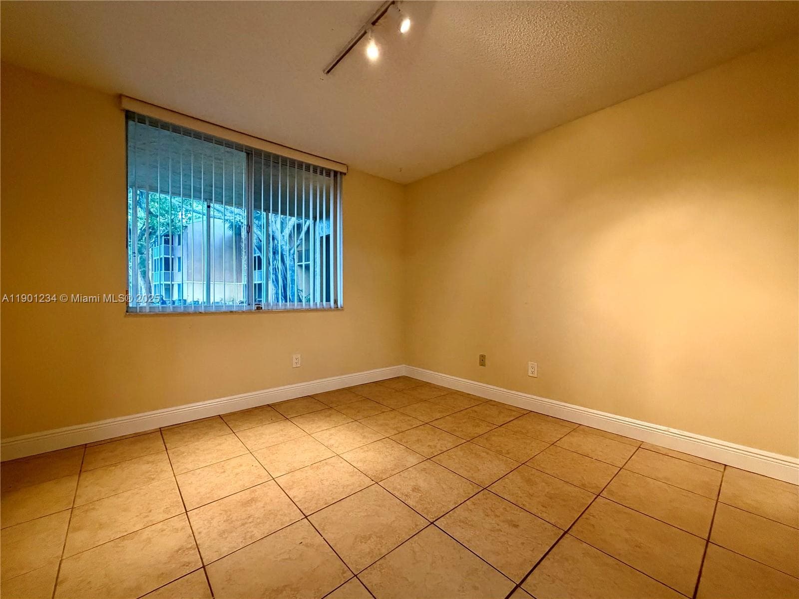 Windward Lakes · #F101 in Pompano Beach - Photo 8