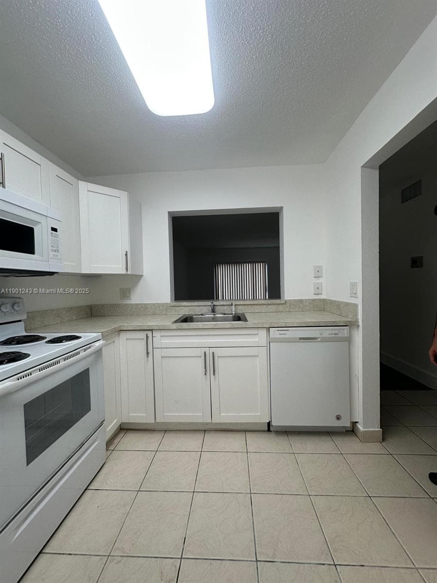 VENETIAN GARDENS AT COUNT · #E210 in Hialeah - Photo 3