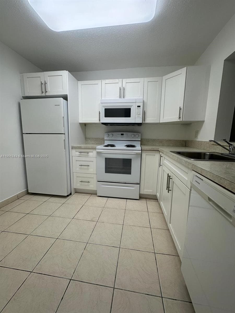 VENETIAN GARDENS AT COUNT · #E210 in Hialeah - Photo 4