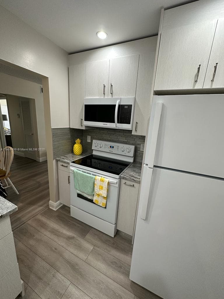 IMPERIAL POINT COLONNADES · #2322 in Fort Lauderdale - Photo 2
