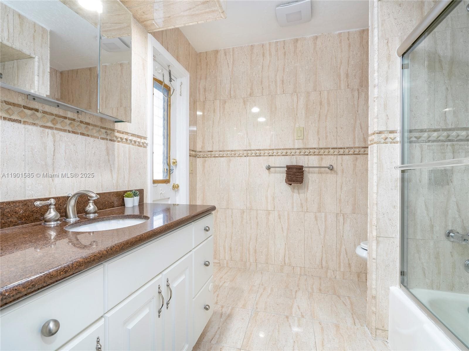 5124 Mckinley St photo 9